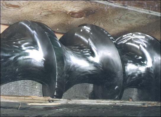 ITEM 1163_CLOSE UP OF FLIGHT RESTORATION AND SPECIAL HARDFACING ON PLUG SCREW FEEDER SCREW